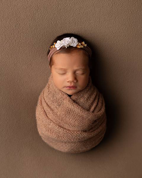 Ensaio Newborn de Maria Liz. Bebê recém-nascida em ensaio em estúdio'