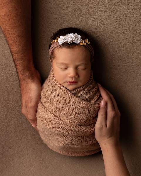 Ensaio Newborn de Maria Liz. Bebê recém-nascida em ensaio em estúdio'