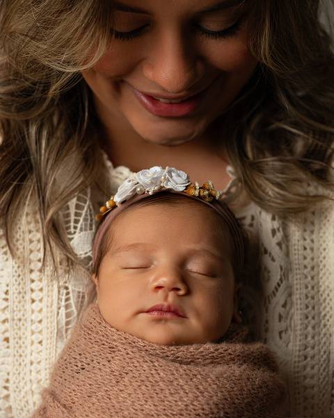 Ensaio Newborn de Maria Liz. Bebê recém-nascida em ensaio em estúdio'