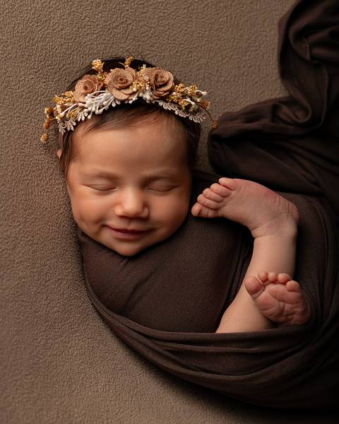 Ensaio Newborn de Maria Liz. Bebê recém-nascida em ensaio em estúdio'