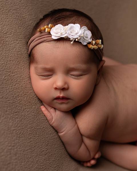 Bebê recém-nascido em ensaio Newborn em estúdio. Amoradia foto Estúdio em Natal/RN'
