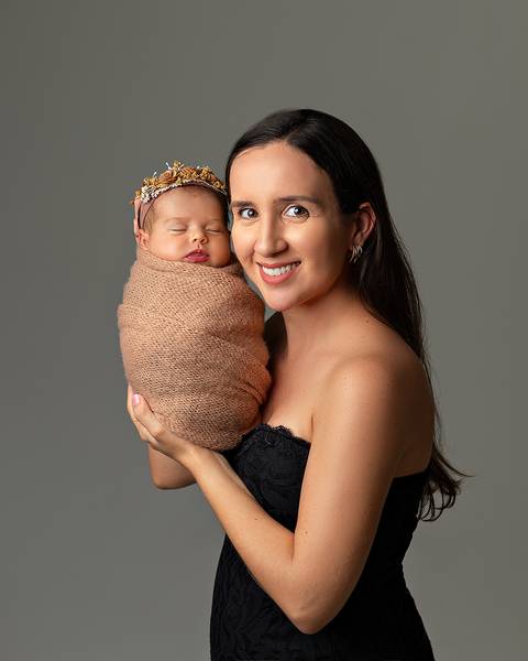 Bebê recém-nascido em ensaio Newborn em estúdio. Amoradia foto Estúdio em Natal/RN'