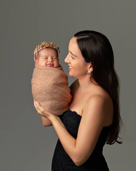 Bebê recém-nascido em ensaio Newborn em estúdio. Amoradia foto Estúdio em Natal/RN'