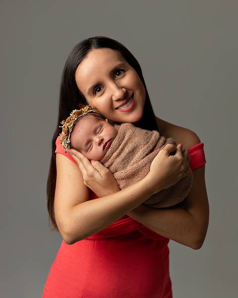Bebê recém-nascido em ensaio Newborn em estúdio. Amoradia foto Estúdio em Natal/RN'