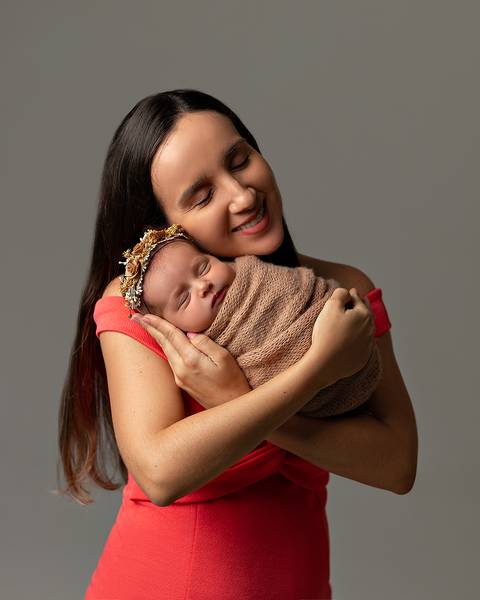 Bebê recém-nascido em ensaio Newborn em estúdio. Amoradia foto Estúdio em Natal/RN'