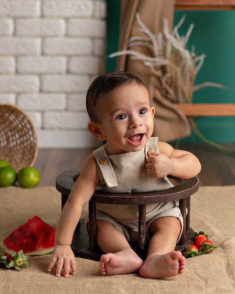 Ensaio de Introdução alimentar. Sessão de Acompanhamento de bebê em estúdio Natal/RN'