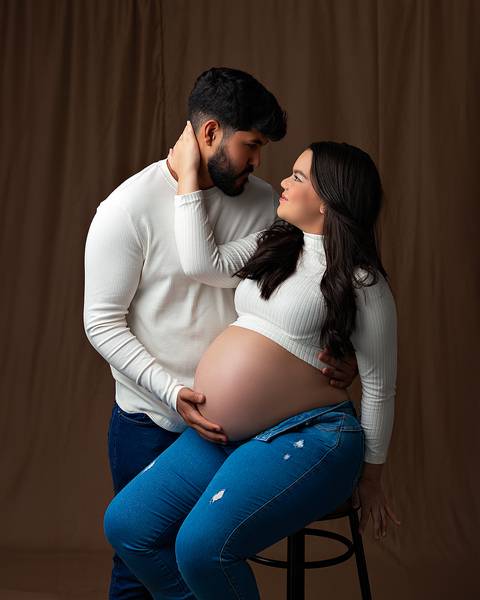 Ensaio de Gestante clássico, elegante e atemporal em estúdio em Natal/RN'