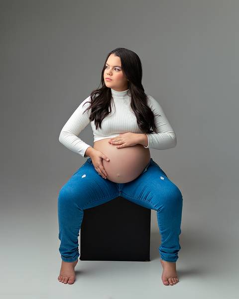 Ensaio de Gestante clássico, elegante e atemporal em estúdio em Natal/RN'
