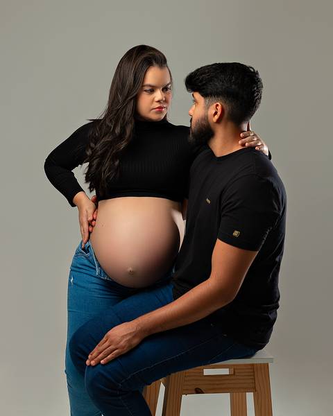 Ensaio de Gestante clássico, elegante e atemporal em estúdio em Natal/RN'