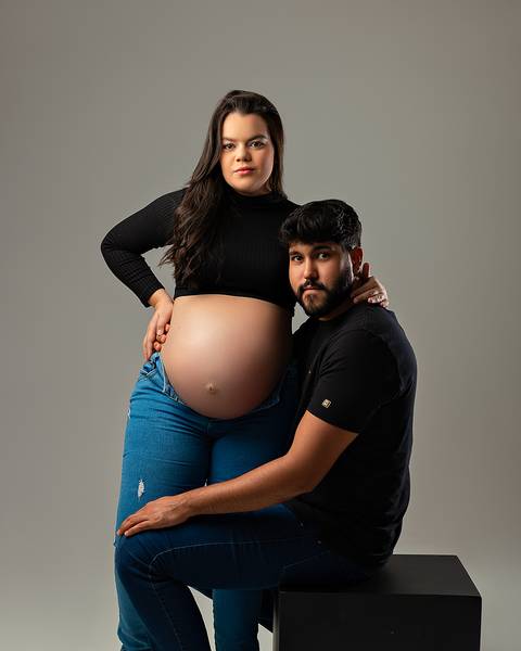 Ensaio de Gestante clássico, elegante e atemporal em estúdio em Natal/RN'