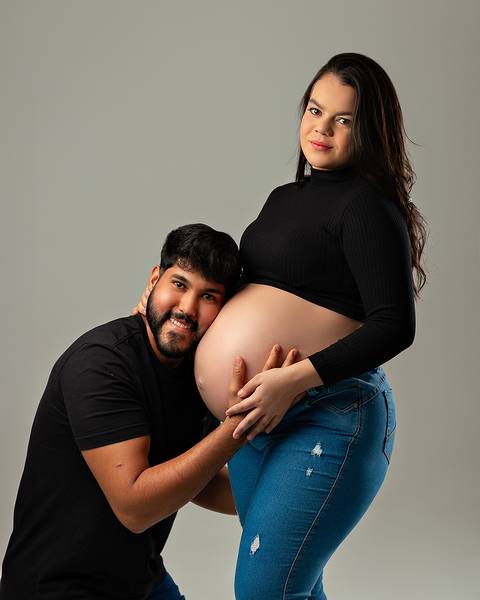 Ensaio de Gestante clássico, elegante e atemporal em estúdio em Natal/RN'