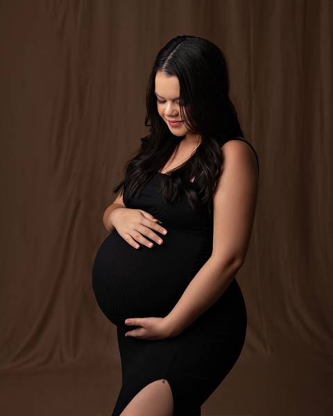 Ensaio de Gestante clássico, elegante e atemporal em estúdio em Natal/RN'
