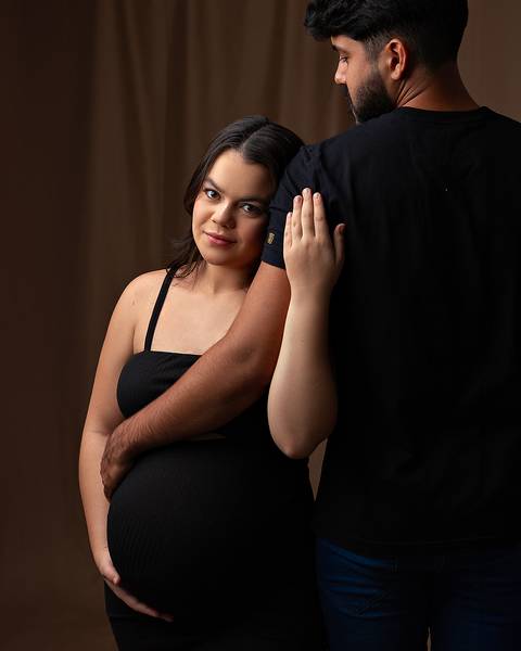 Ensaio de Gestante clássico, elegante e atemporal em estúdio em Natal/RN'