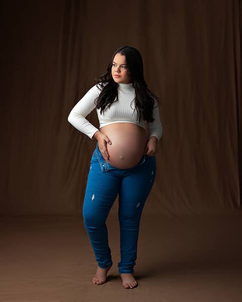 Ensaio de Gestante clássico, elegante e atemporal em estúdio em Natal/RN'