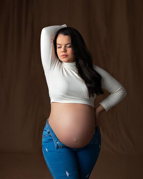 Ensaio de Gestante clássico, elegante e atemporal em estúdio em Natal/RN'