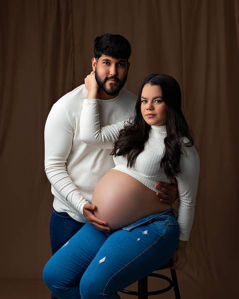 Ensaio de Gestante clássico, elegante e atemporal em estúdio em Natal/RN'