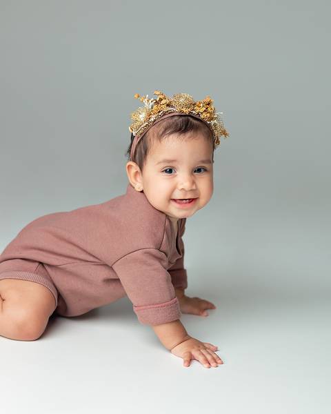 Ensaio de Acompanhamento de bebê em estúdio'