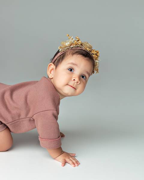 Ensaio de Acompanhamento de bebê em estúdio'