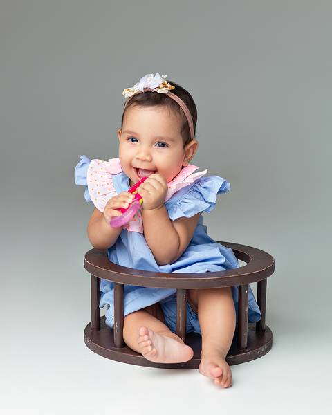 Ensaio de Acompanhamento de bebê em estúdio'