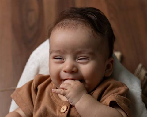 Ensaio de bebê em estúdio. Acompanhamento de 3 meses'