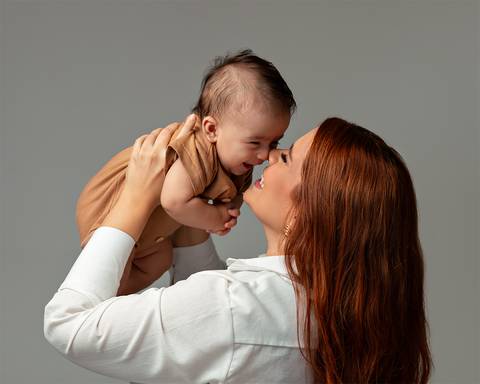 Ensaio de bebê em estúdio. Acompanhamento de 3 meses'