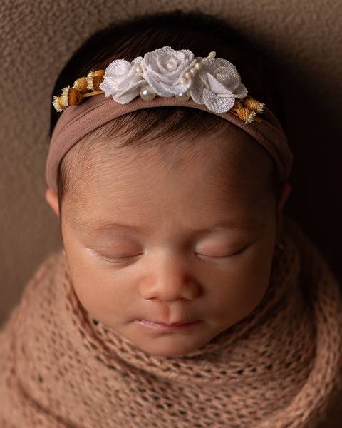 Ensaio Newborn em estúdio. Fotos de primeiros dias do bebê'