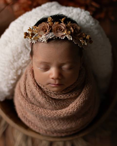 Ensaio Newborn em estúdio. Fotos de primeiros dias do bebê'
