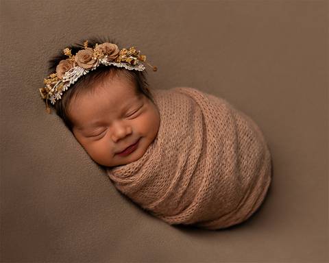 Ensaio Newborn em estúdio. Fotos de primeiros dias de bebê'