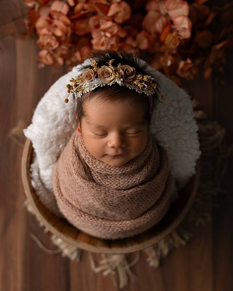Ensaio Newborn em estúdio. Fotos de primeiros dias de bebê'