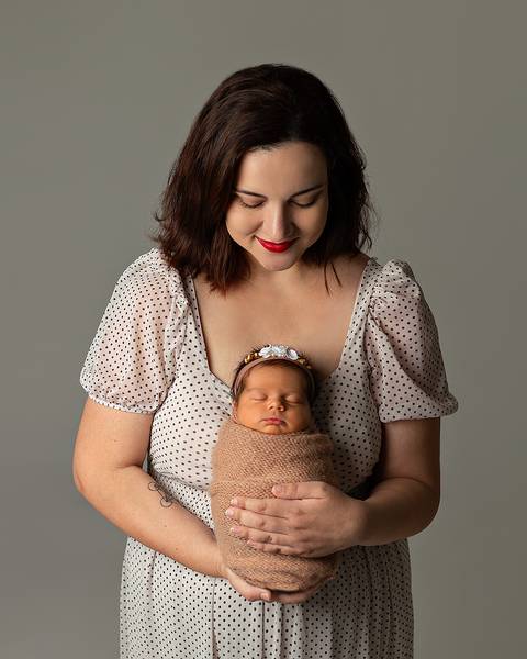 Ensaio Newborn em estúdio. Fotos de primeiros dias de bebê'