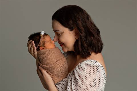 Ensaio Newborn em estúdio. Fotos de primeiros dias de bebê'