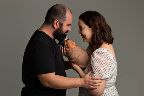 Ensaio Newborn em estúdio. Fotos de primeiros dias de bebê'