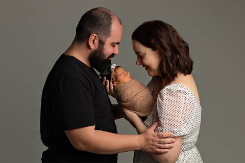 Ensaio Newborn em estúdio. Fotos de primeiros dias de bebê'