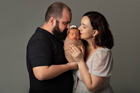 Ensaio Newborn em estúdio. Fotos de primeiros dias de bebê'