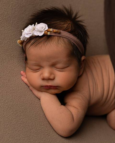 Ensaio Newborn em estúdio. Fotos de primeiros dias de bebê'
