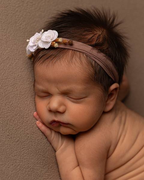 Ensaio Newborn em estúdio. Fotos de primeiros dias de bebê'