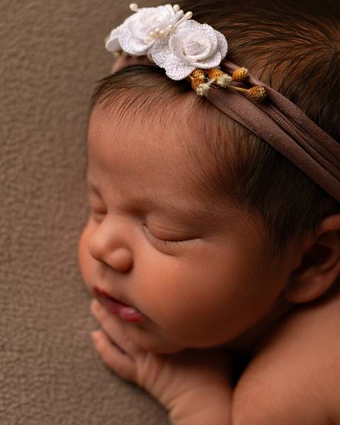 Ensaio Newborn em estúdio. Fotos de primeiros dias de bebê'