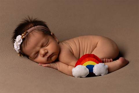 Ensaio Newborn em estúdio. Fotos de primeiros dias de bebê'