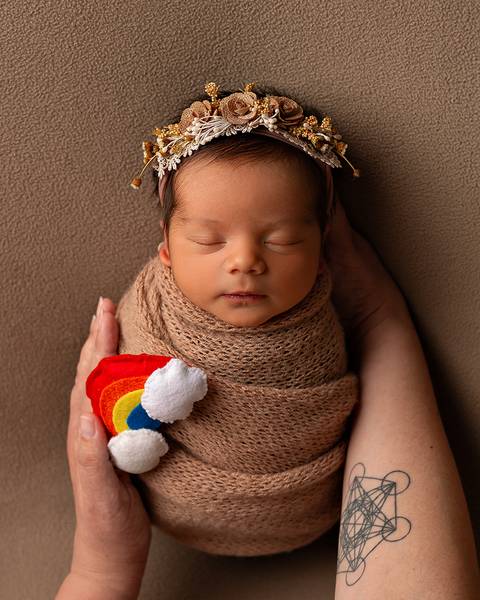 Ensaio Newborn em estúdio. Fotos de primeiros dias de bebê'