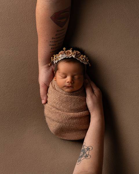 Ensaio Newborn em estúdio. Fotos de primeiros dias de bebê'