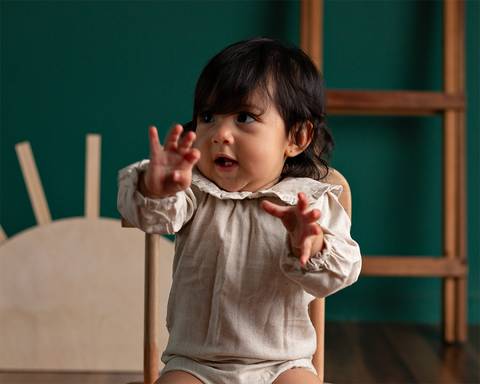 Acompanhamento mensal de bebê em estúdio'