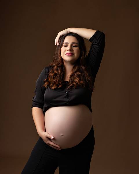 Ensaio de Gestante em estúdio em natal/RN. Ensaio Chique e atemporal'