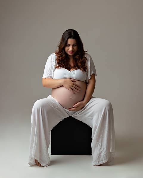 Ensaio de Gestante em estúdio em natal/RN. Ensaio Chique e atemporal'