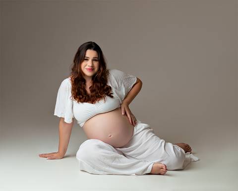 Ensaio de Gestante em estúdio em natal/RN. Ensaio Chique e atemporal'