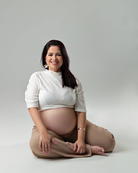 Ensaio de gestante em estúdio'