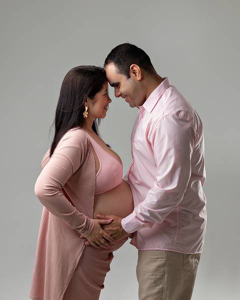 Ensaio de gestante em estúdio'