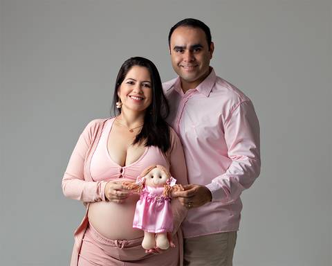 Ensaio de gestante em estúdio'