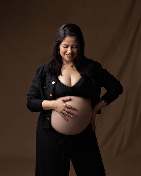Ensaio de gestante em estúdio'