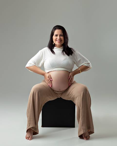 Ensaio de gestante em estúdio'