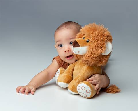 Ensaio de acompanhamento do bebê em estúdio'